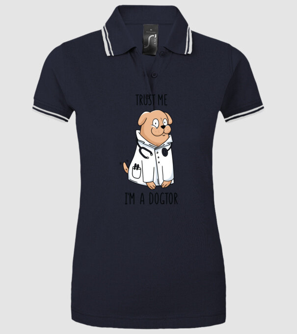  minta sötétkék pólón